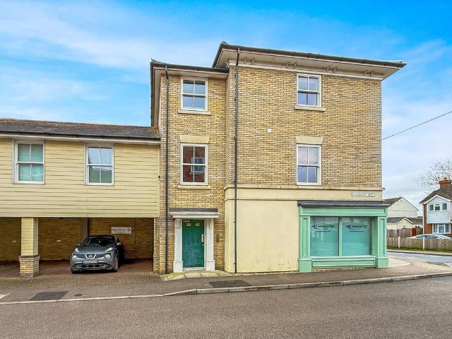 Flat for sale in Chipping Hill, Essex