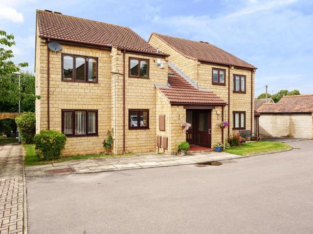 Flat for sale in Linton, Collingham