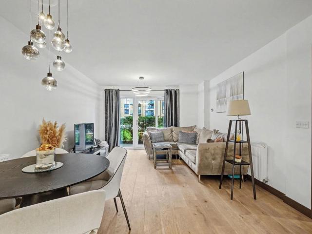Flat for sale in Monks Orchard, Kent