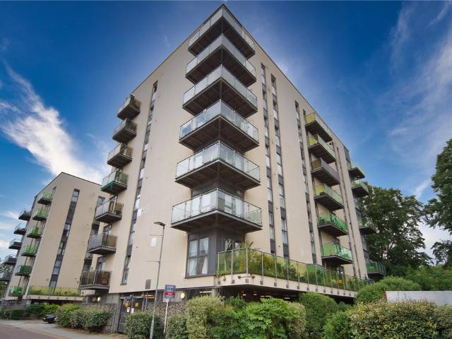 Flat for sale in Dagenham, Becontree