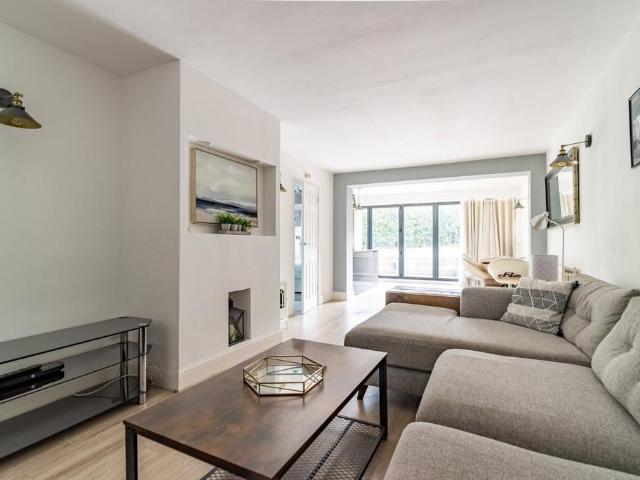Flat for sale in St Albans, Five Acres