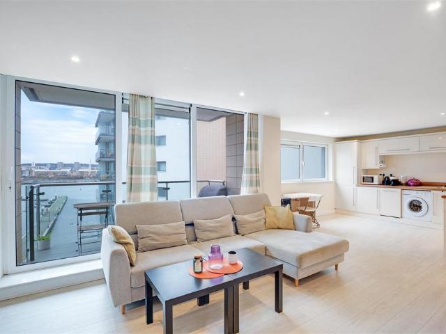 Flat for sale in Reach, Greater London