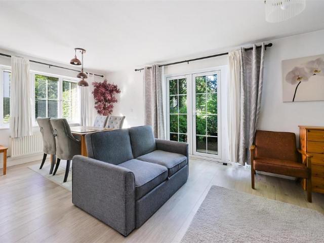 Flat for sale in Reigate, Reigate and Banstead