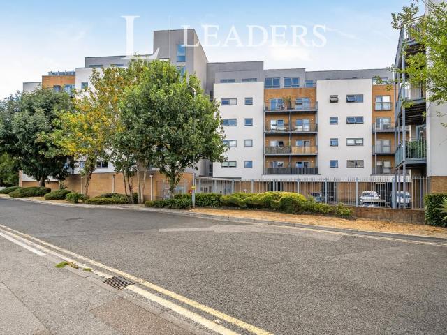 Flat for sale in Tonbridge, Tonbridge and Malling