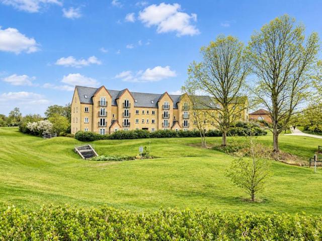 Flat for sale in Grange Park