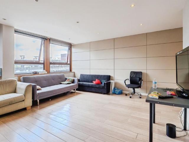 Flat for sale in St Matthew's, Old Wharf