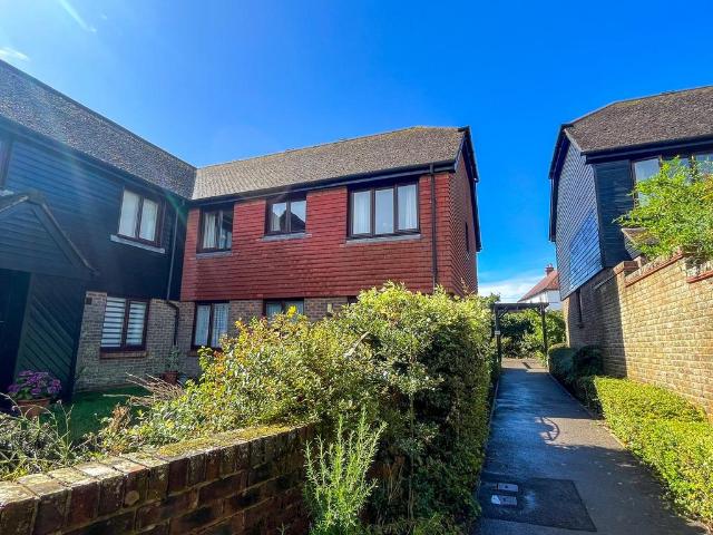 Flat for sale in Battle, Heathlands