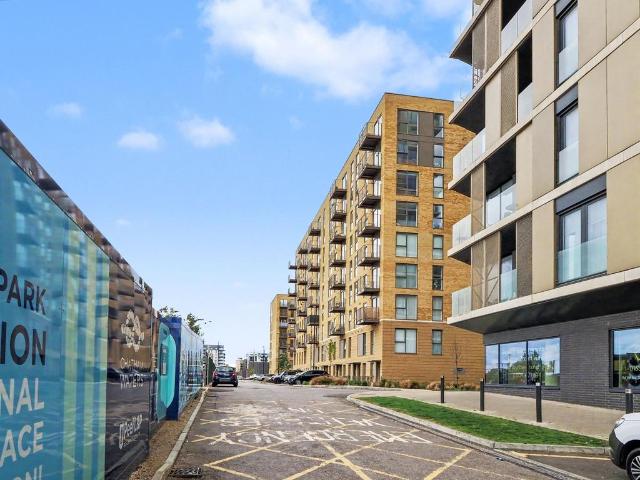 Flat for sale in Brompton, Gillingham
