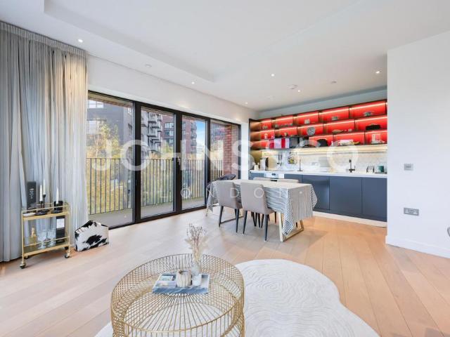 Flat for sale in London City Island, Blackwall