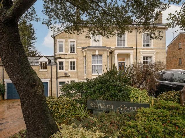 Flat for sale in Southfields, Greater London