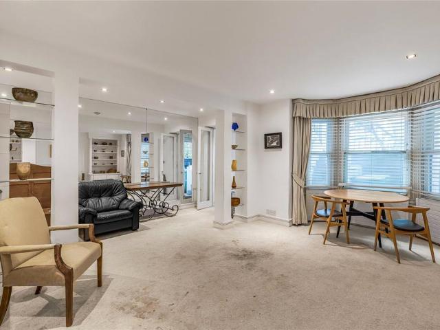 Flat for sale in Brompton, Greater London