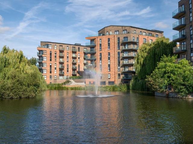 Flat for sale in Monks Orchard, Kent