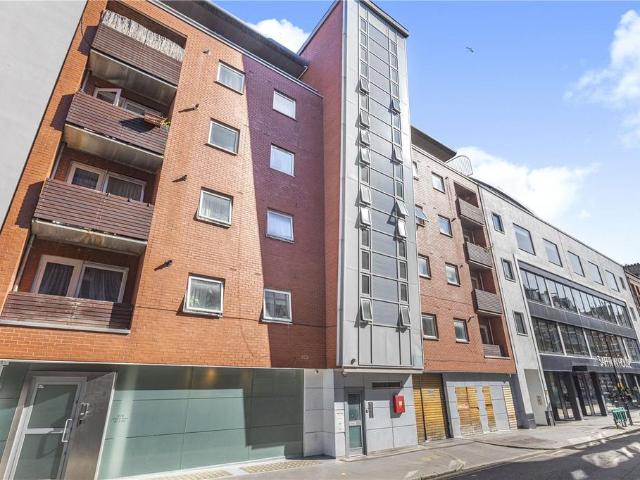 Flat for sale in Holborn, Greater London
