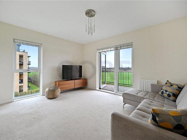 Flat for sale in Brent Cross, Greater London