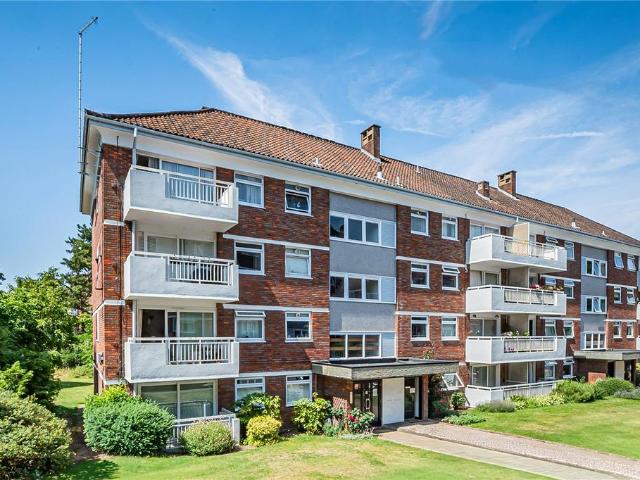 Flat for sale in North Sheen, Greater London
