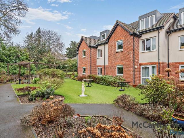 Flat for sale in Tricketts Cross, Ferndown