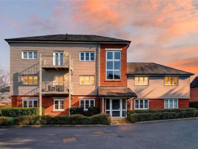 Flat for sale in Wokingham