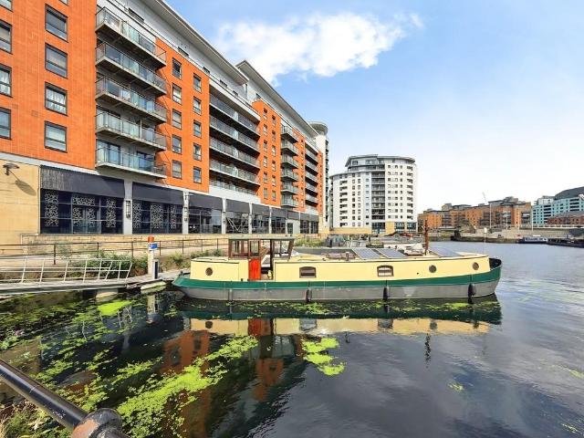 Flat for sale in Richmond Hill, West Yorkshire