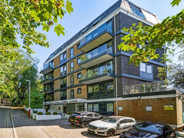 Flat for sale in Broadwater Down, Sandown Park