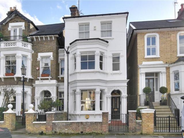 Flat for sale in Royal Borough of Greenwich, Greater London