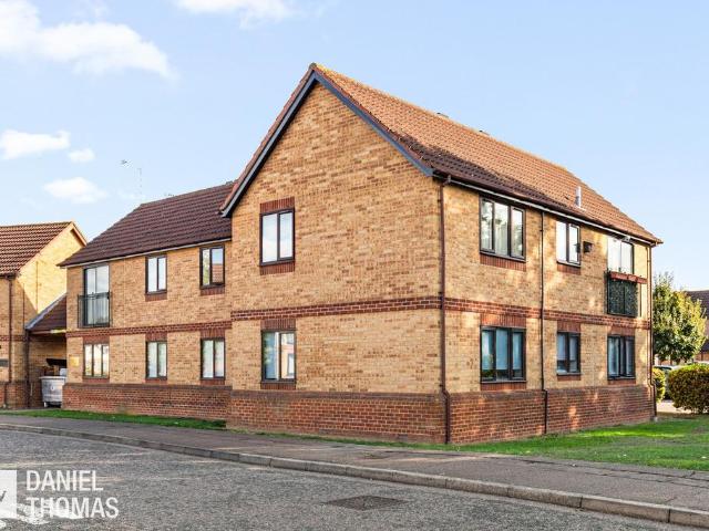 Flat for sale in Epping, Essex