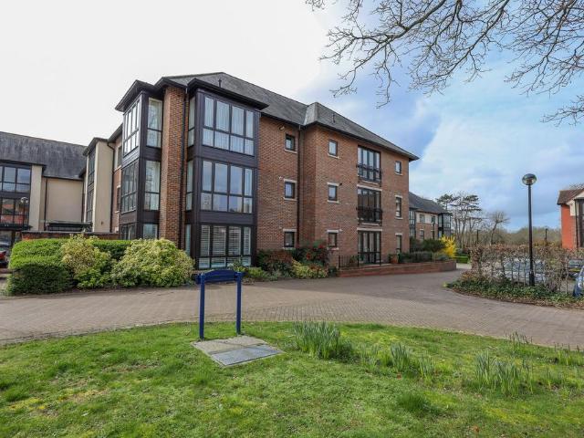 Flat for sale in Old Wivelsfield, Iford