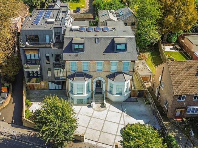 Flat for sale in London Borough of Croydon, Greater London