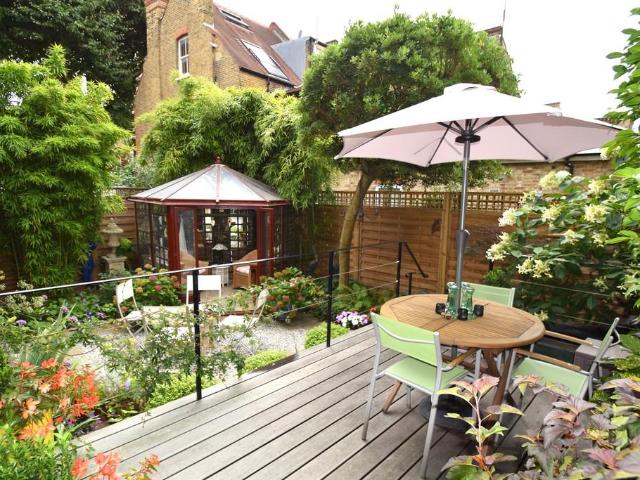 Flat for sale in London Borough of Hounslow, Greater London