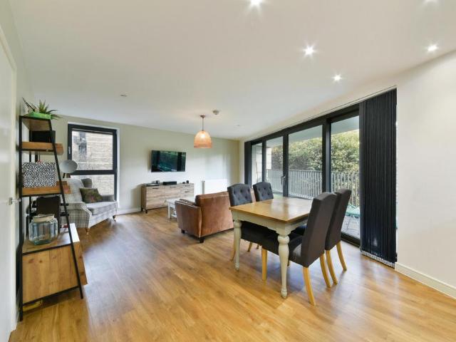 Flat for sale in Silvertown, Greater London