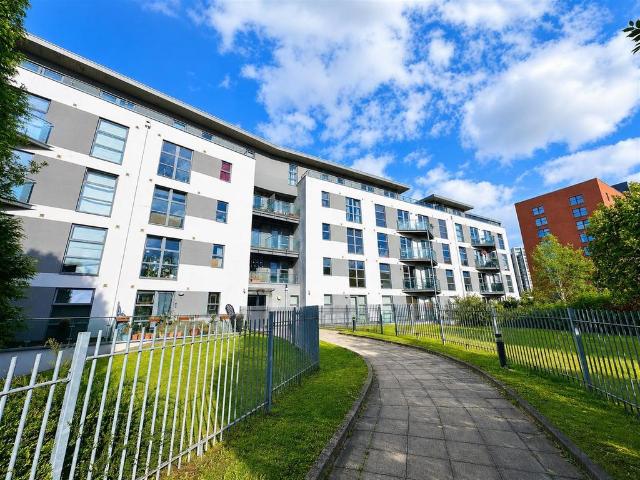 Flat for sale in Blackfriars, Salford