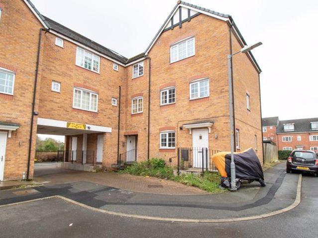 Flat for sale in Farnworth, Bolton