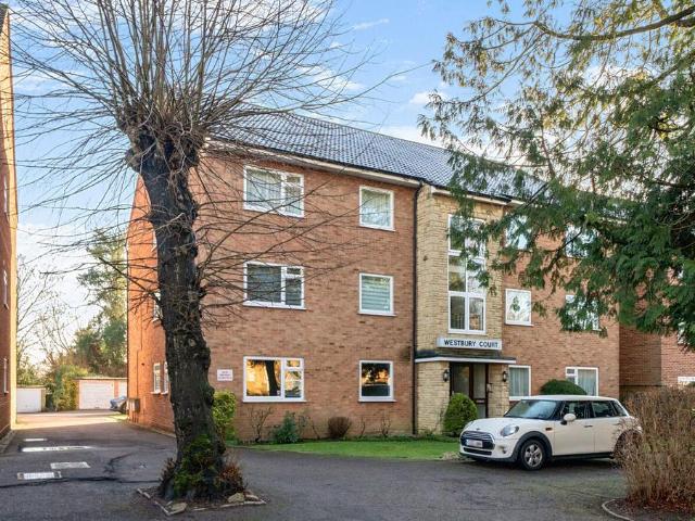 Flat for sale in New Barnet, Greater London