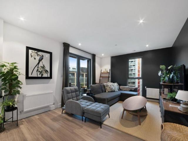 Flat for sale in Wandsworth, Greater London