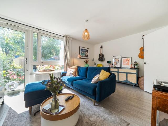 Flat for sale in London Borough of Lewisham, New Cross