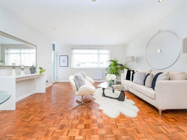 Flat for sale in Muswell Hill, Greater London