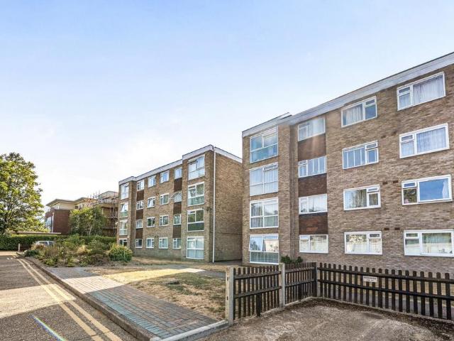 Flat for sale in Wallington, Greater London