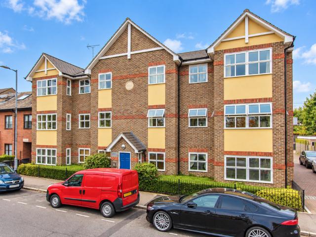 Flat for sale in North Watford, Watford