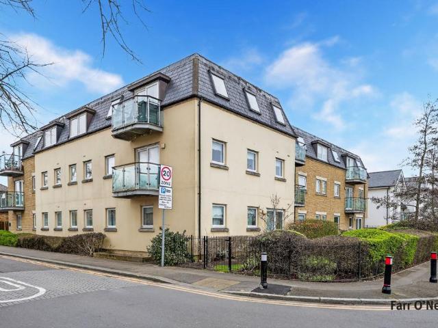 Flat for sale in Woodford Wells, Greater London