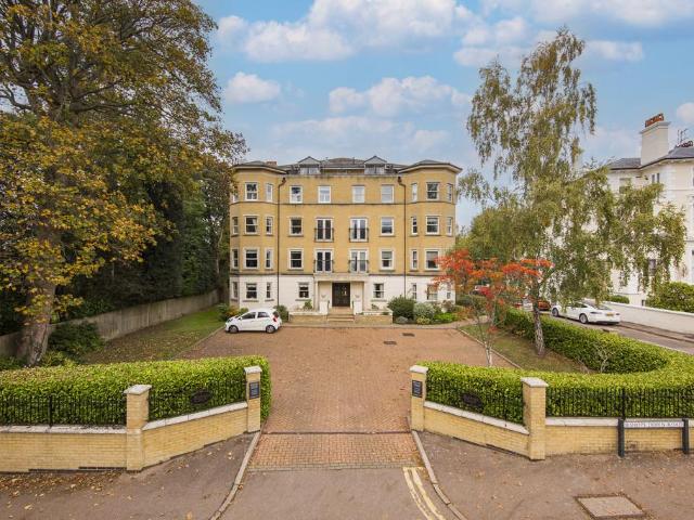 Flat for sale in Nevill Park, Sandown Park