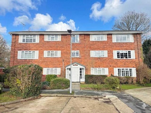Flat for sale in Alton Barnes, Essex