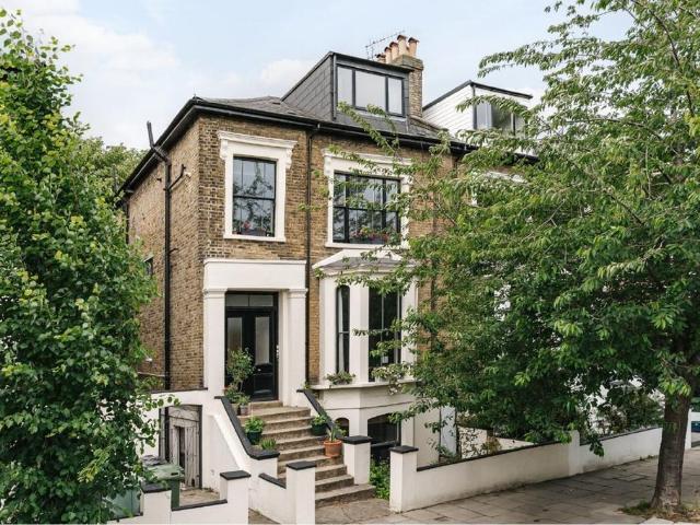 Flat for sale in Archway, Greater London