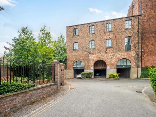 Flat for sale in Foss Islands, High Field