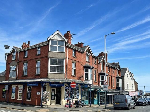 Flat for sale in Colwyn Bay, Wales