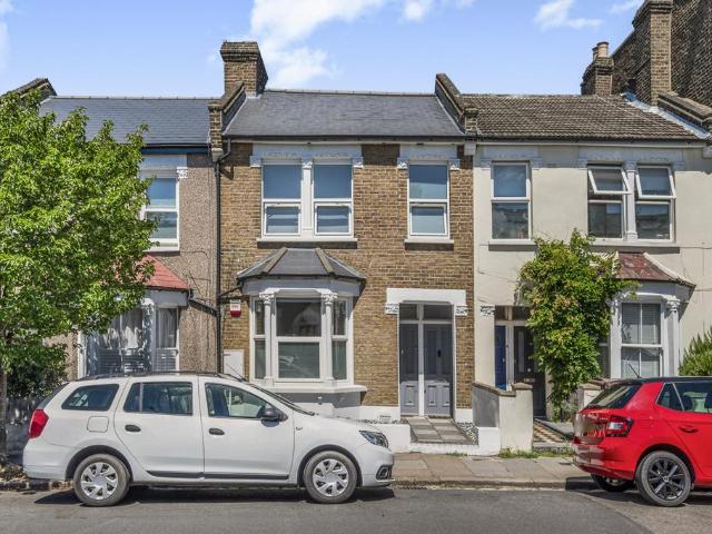 Flat for sale in East Dulwich, Greater London