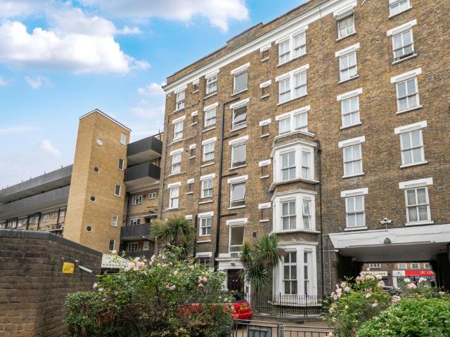 Flat for sale in Old Kent Road, Greater London