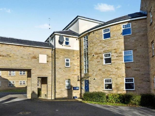 Flat for sale in Tranmere Park, West Yorkshire