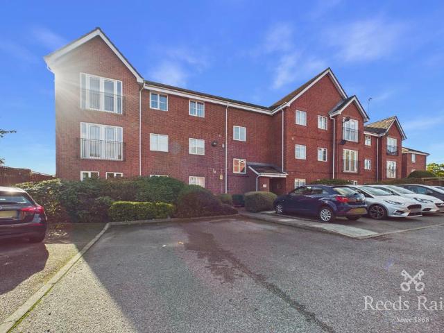 Flat for sale in Litherland, Sefton