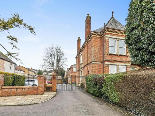 Flat for sale in Daws Hill, Cressex