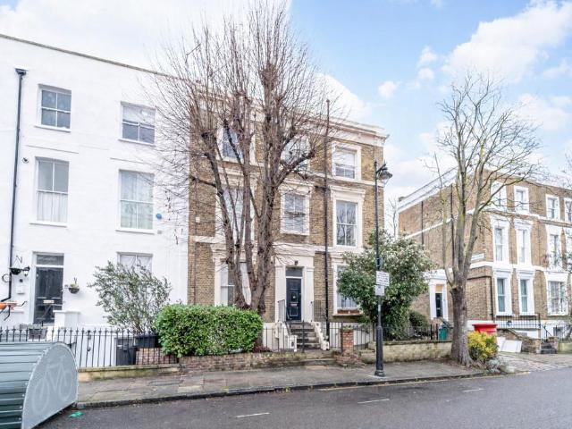 Flat for sale in Islington, Greater London