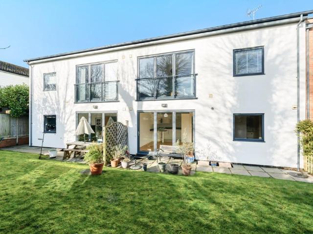 Flat for sale in Henley-on-Thames, Berrick Salome